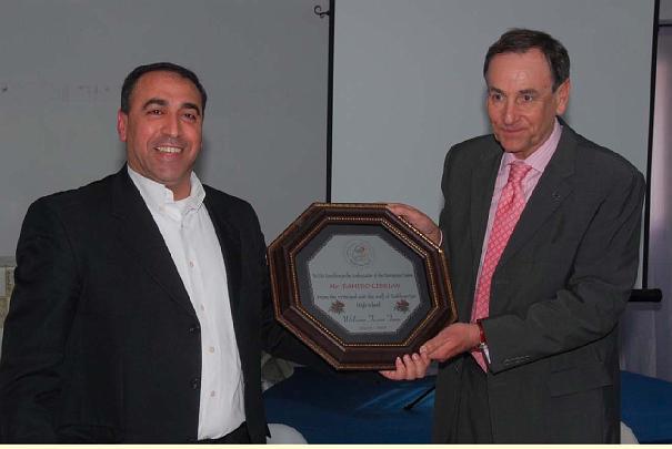 Global Family Chat 23_03_2009.007.jpg - The Principle of Daburiya school presents a wall plaque to the European Union Ambassador to Israel in commemoration of his visit to the school.